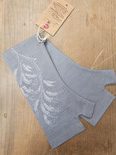 Load image into Gallery viewer, Crown & Feathers Harakeke Merino Wool Fingerless Gloves