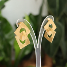 Load image into Gallery viewer, Carre Stud Earrings