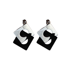 Load image into Gallery viewer, Carre Stud Earrings