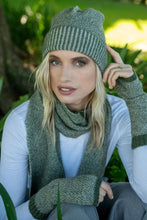 Load image into Gallery viewer, Moss Stitch Plated Glovelets