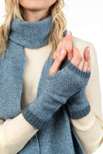 Load image into Gallery viewer, Moss Stitch Plated Glovelets