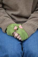 Load image into Gallery viewer, Merino Handwarmer - Stone Hill