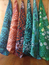 Load image into Gallery viewer, Climbing Rata - Tea Towel - Wolfkamp & Stone