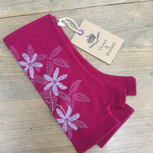 Load image into Gallery viewer, Pink Merino Fingerless Gloves with Clematis print
