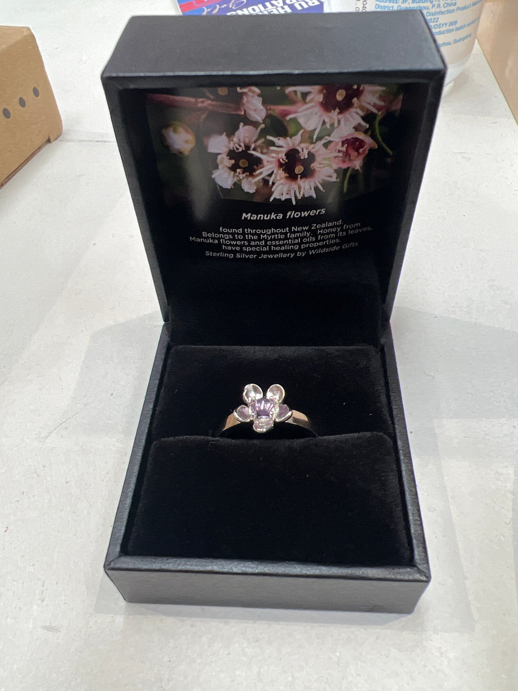 Manuka Flower Ring with Amethyst