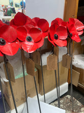 Load image into Gallery viewer, Metal flowers

