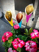 Load image into Gallery viewer, Metal flowers
