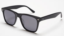 Load image into Gallery viewer, Unisex polarised high quality sunglasses
