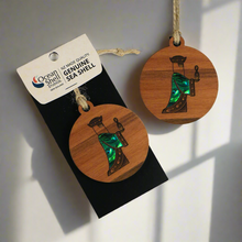 Load image into Gallery viewer, Rimu - Paua Decoration
