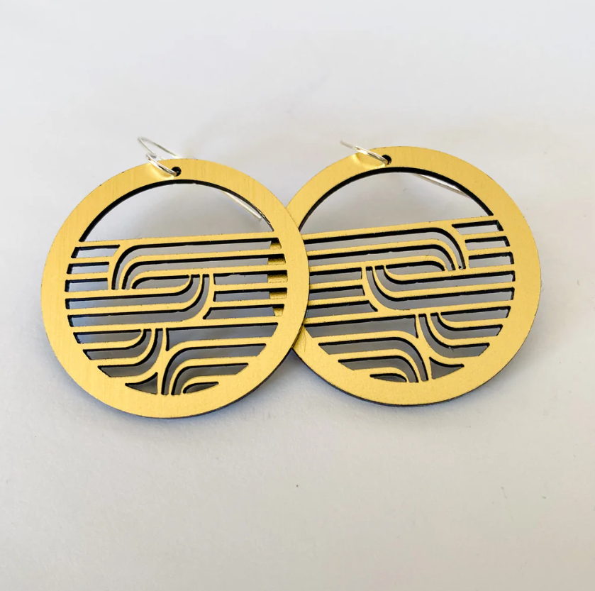 Whakarare Circle Gold Earrings